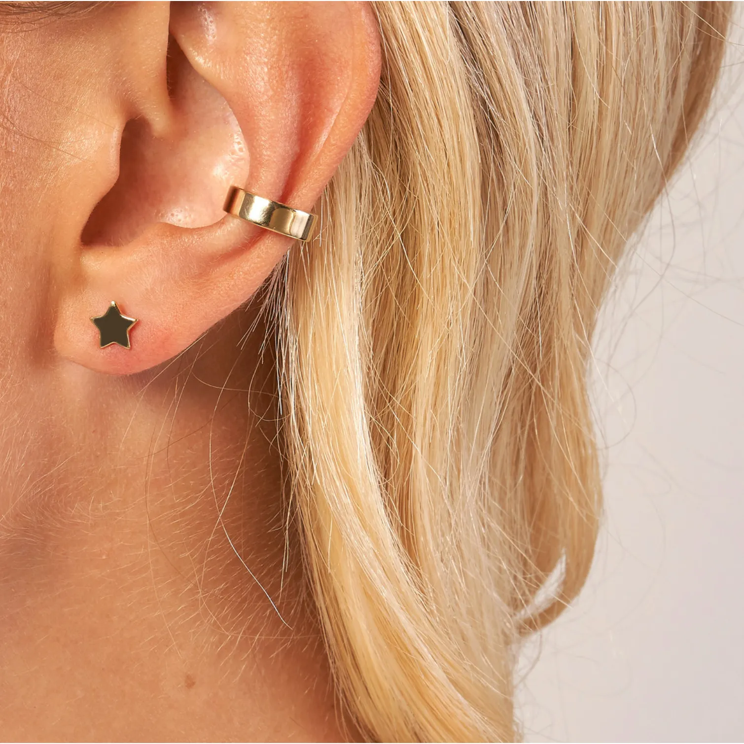 14k Yellow Gold Star Stud Earrings