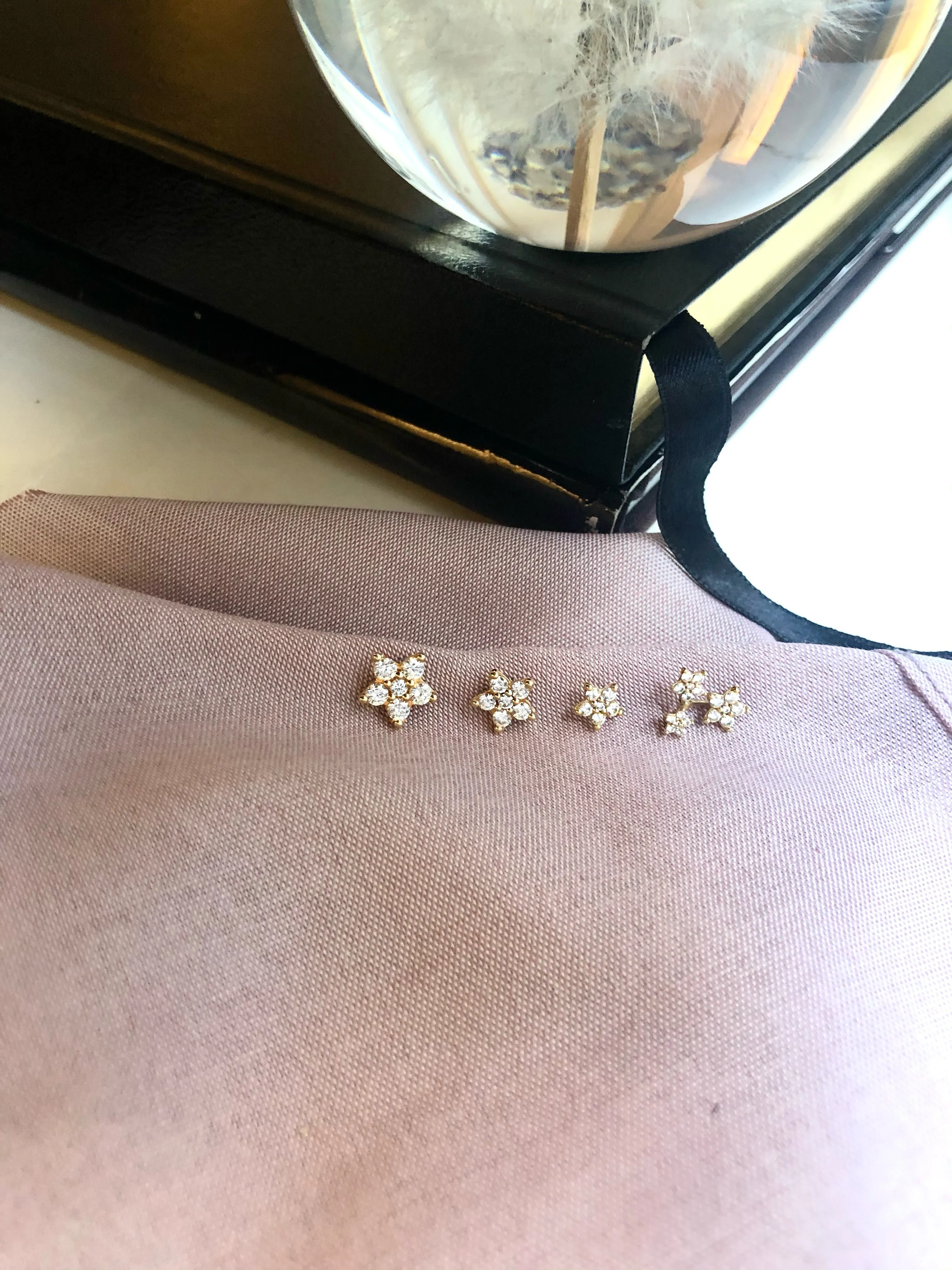 3 Shooting Stars 18K Gold Earring w. Diamonds