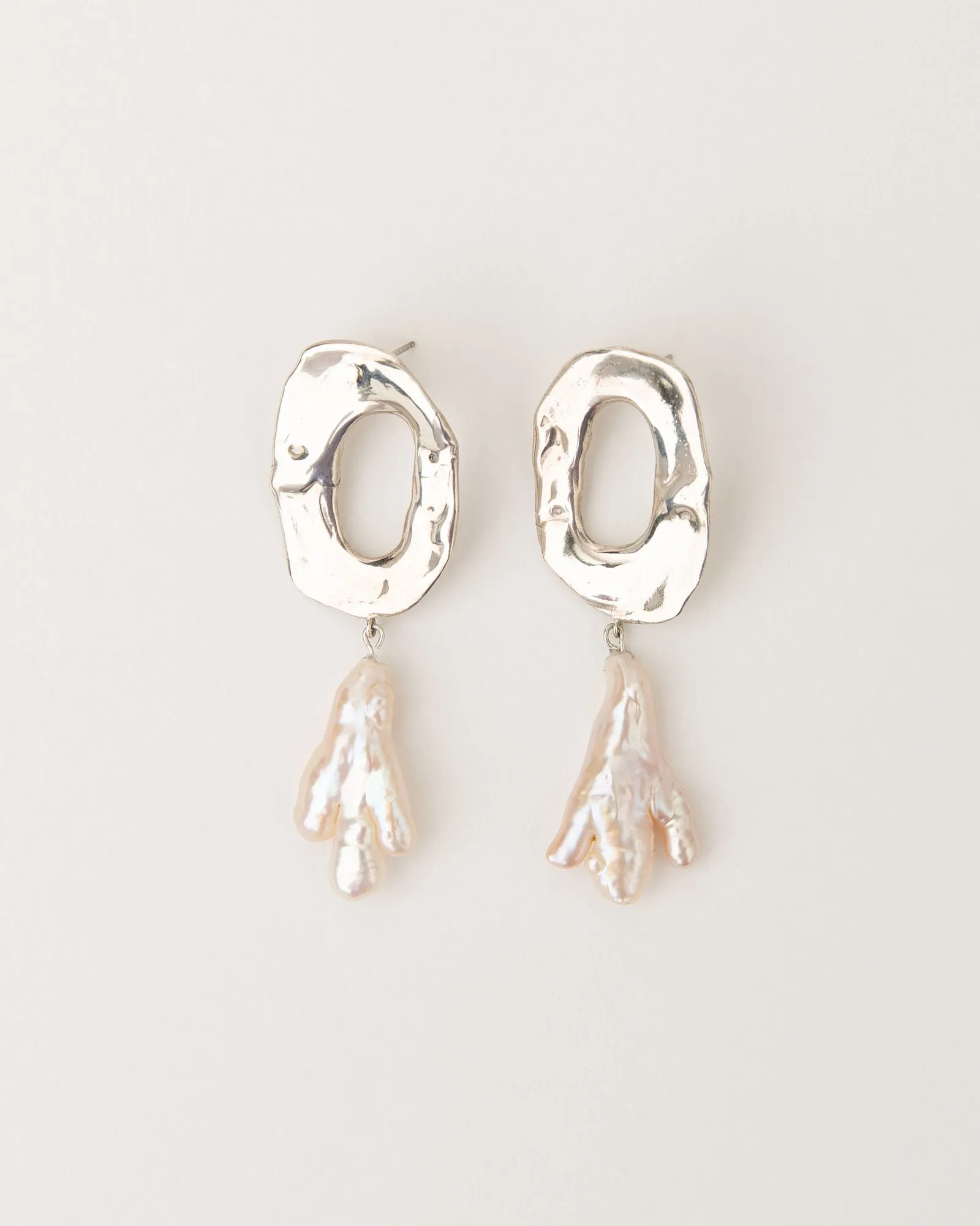 Agua Silver Earrings w. Biwa Pearls
