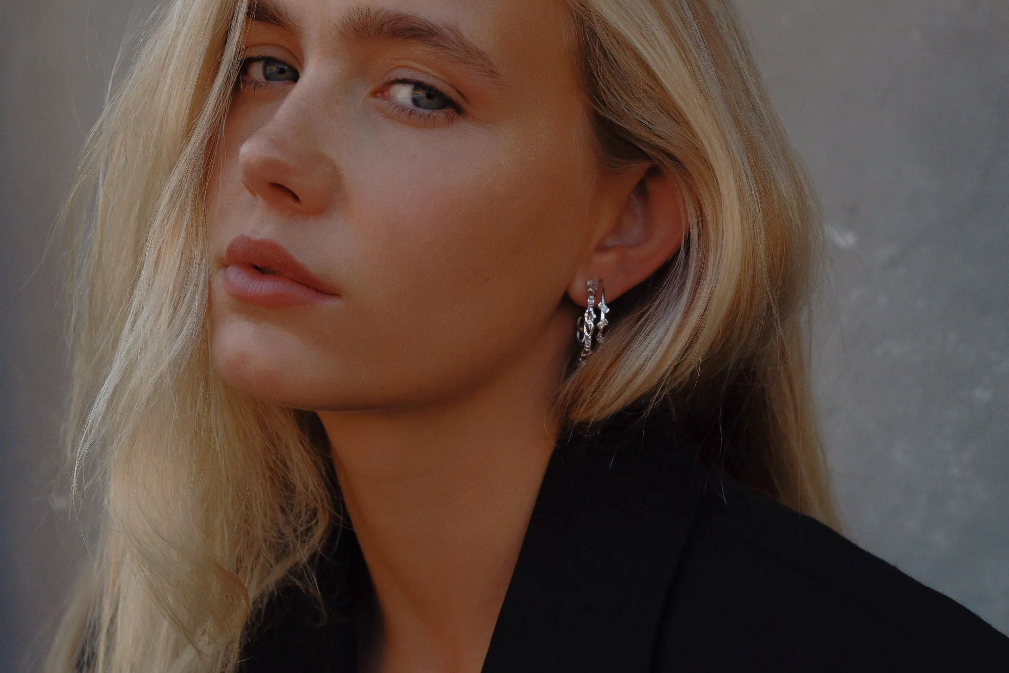 Baguette Chain Black Ruthenium on Silver Hoops w. Zirconia