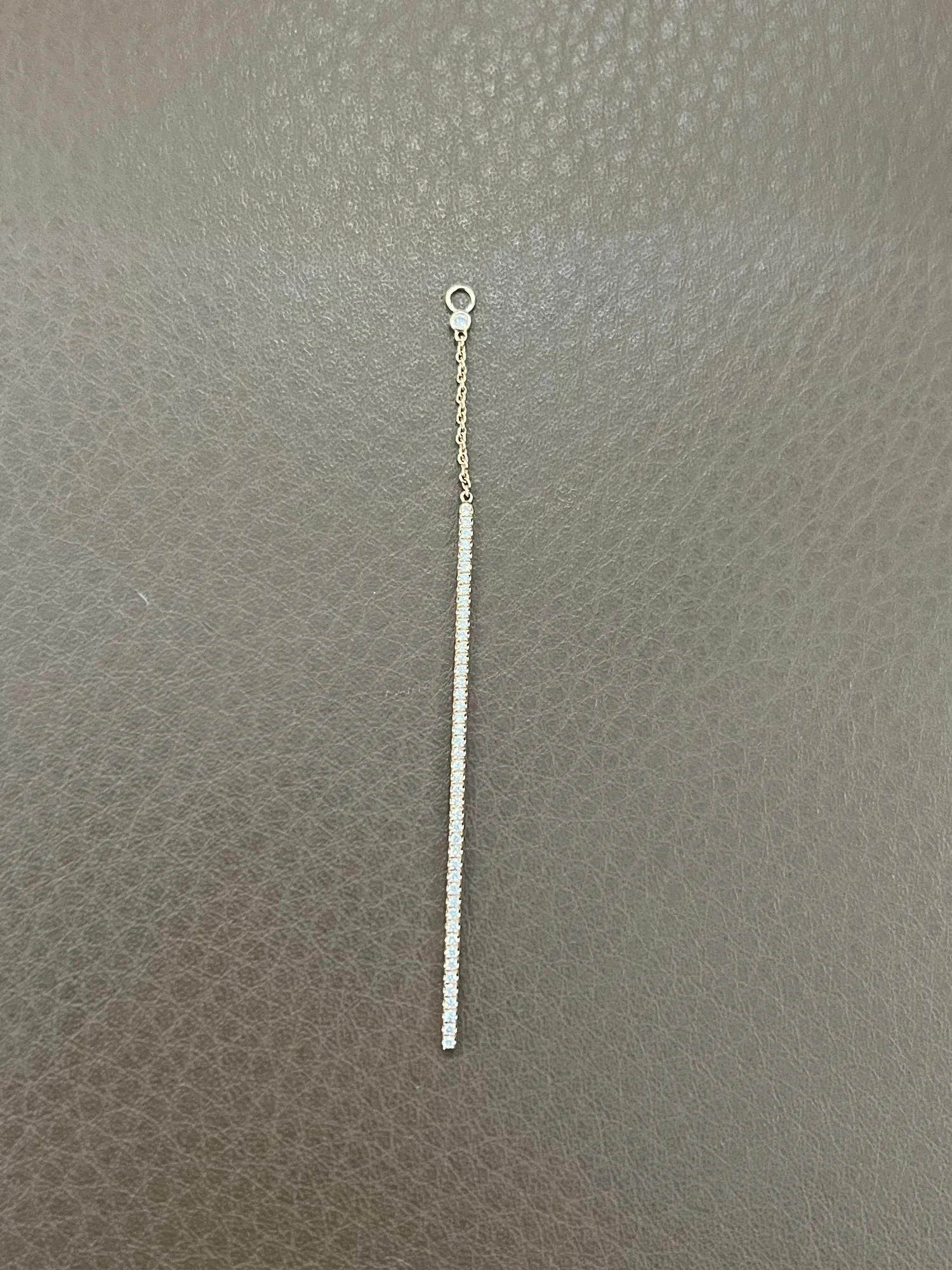 By Naila | 18K Gold, Whitegold or Rosegold Behind Ear Pendant w. Diamonds