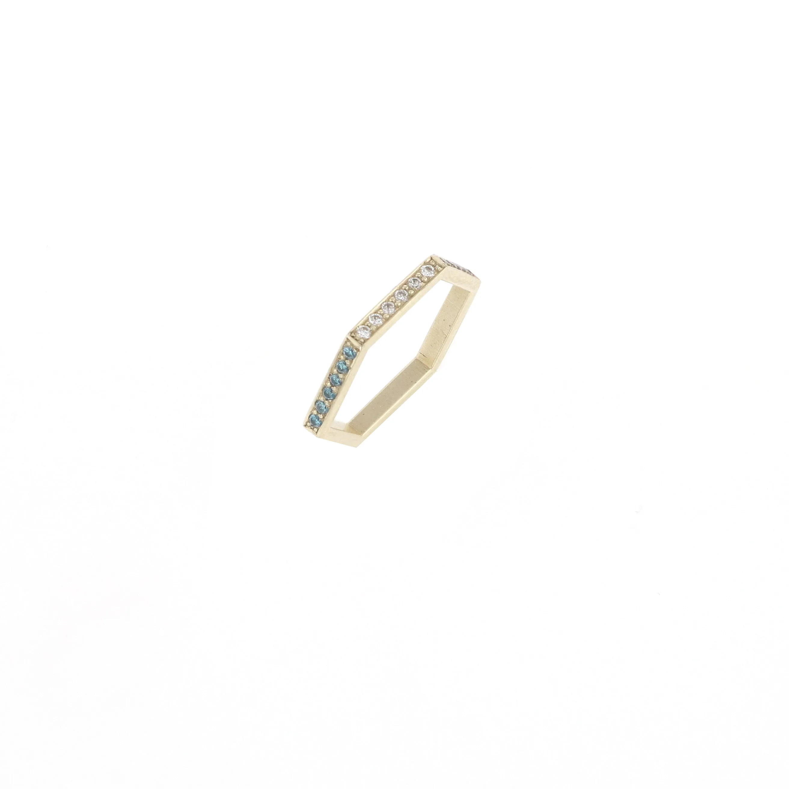 Classic Hexagon 14K Gold Ring w. Diamonds