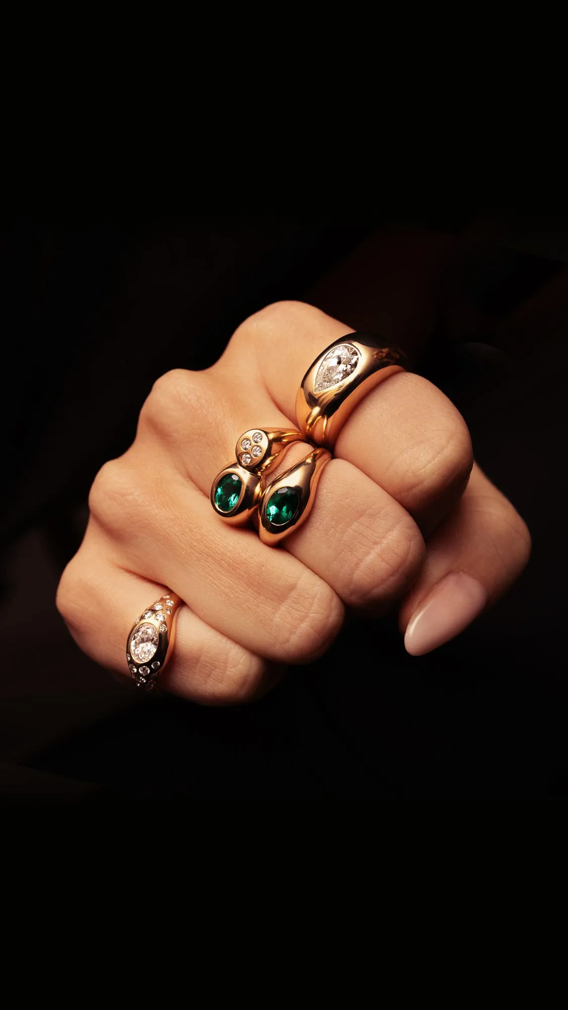 Curve Scattered Signet 18K Whitegold Ring w. Diamonds