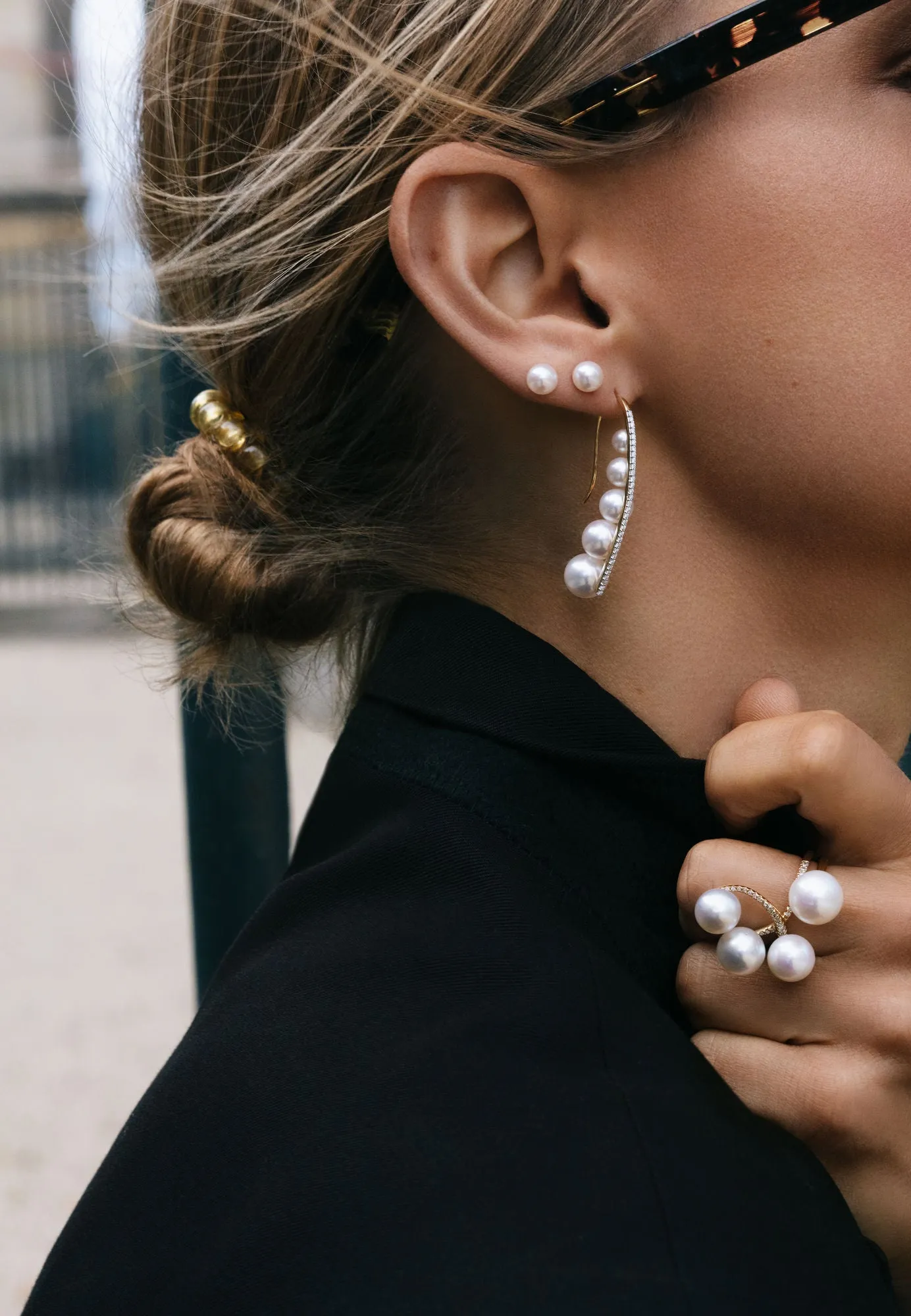 Curved 18K Gold Ring w. Diamonds & Pearls