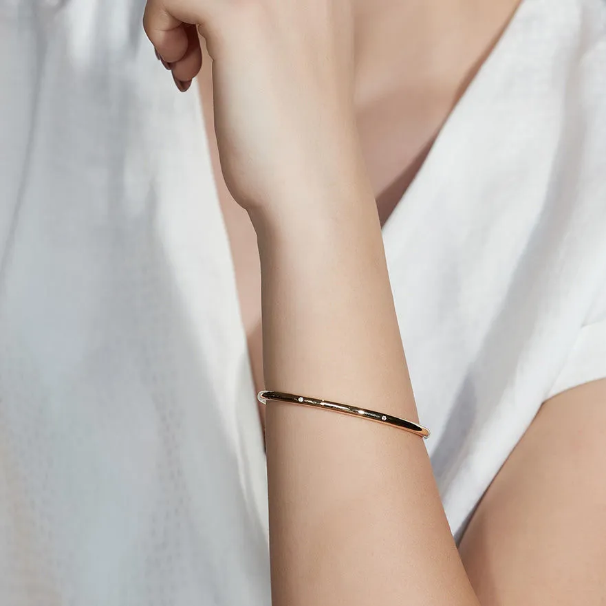 D'avie 18K Gold Bangle w. 6 Diamonds