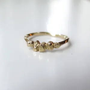 Delicate Nugget Ring Gold