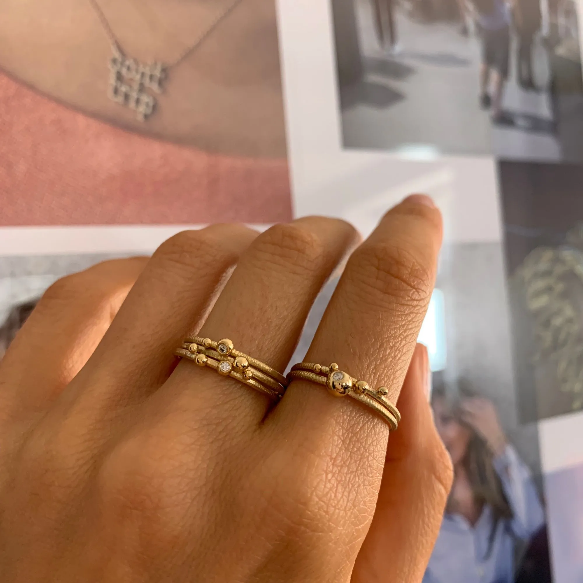 Delphis dots 18K Gold Ring w. Diamond