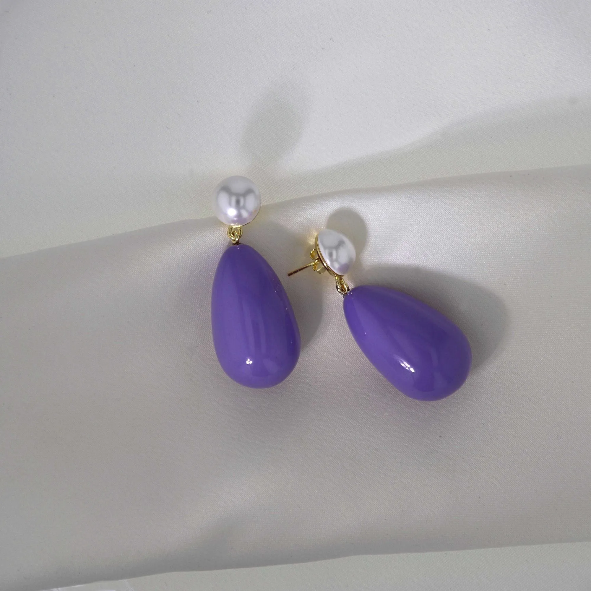 Drop Light Purple & White Gold Plated Earrings w. Pearls