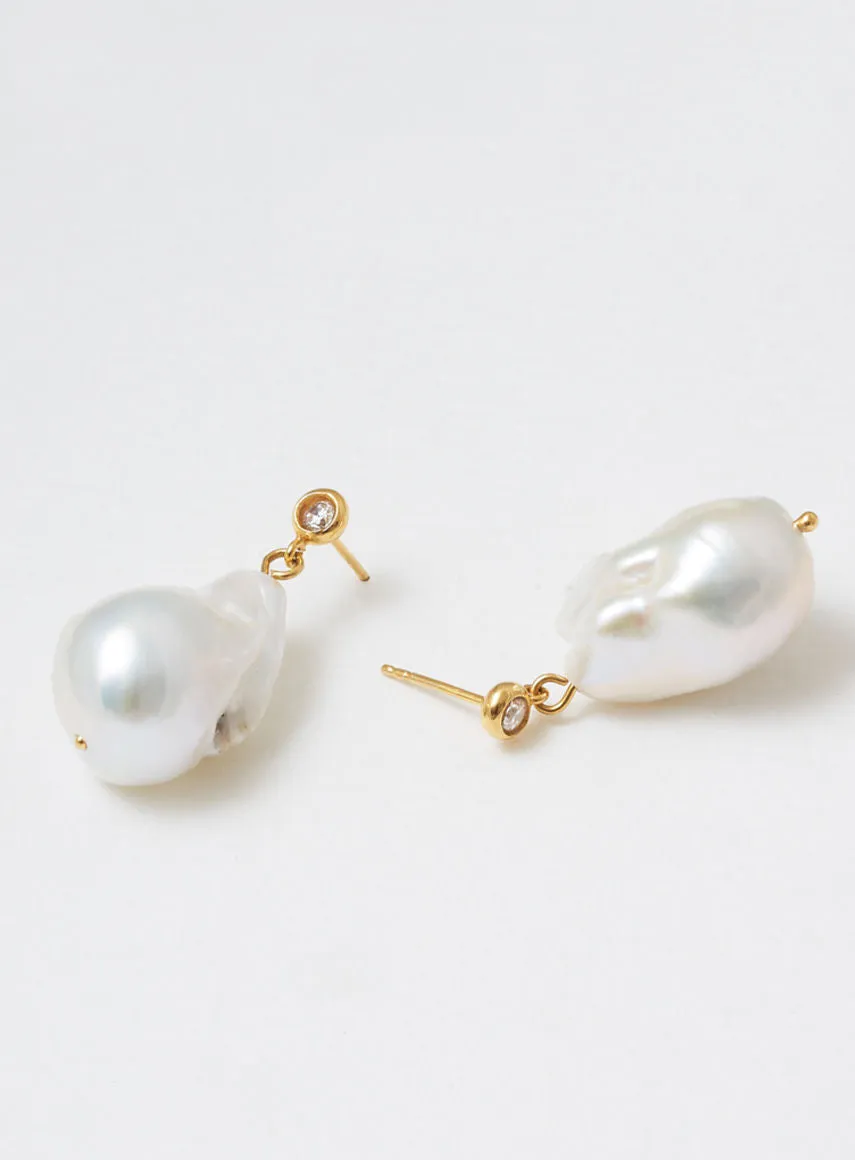 Giant pearl 14K Gold Plated Earrings w. Zirconia & Pearl
