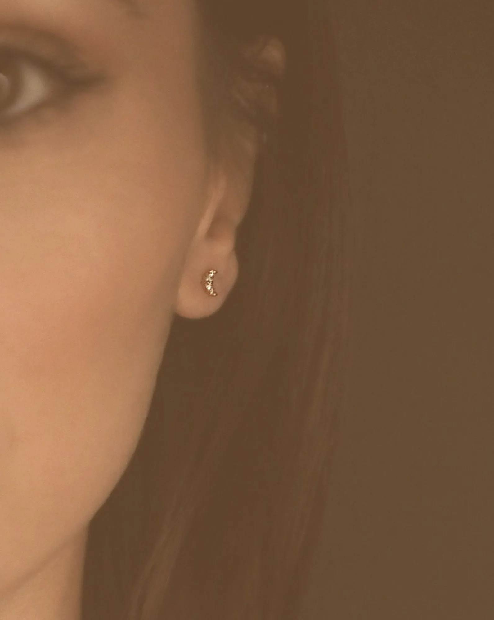 Half Moon 18K Rose Gold Stud w. Diamonds
