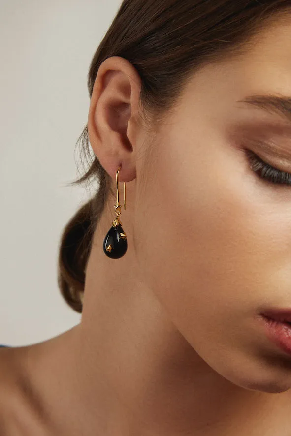 Hook Drop Black Gold Plated Earrings w. Onyx