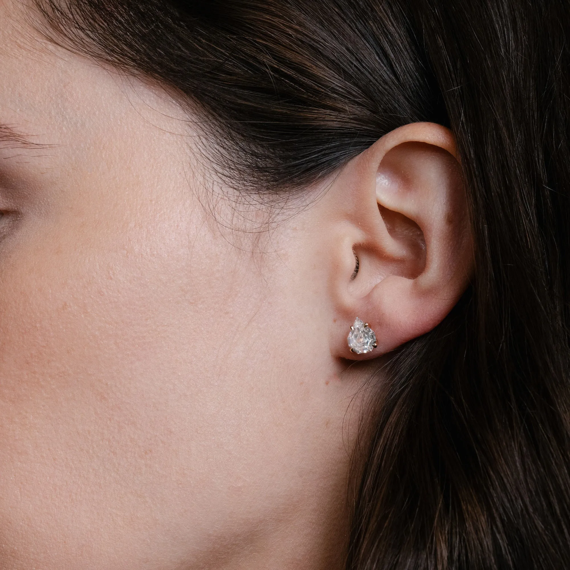Iconic Shield 14K Whitegold Studs w. Lab-Grown Diamonds, 0.75 ct.