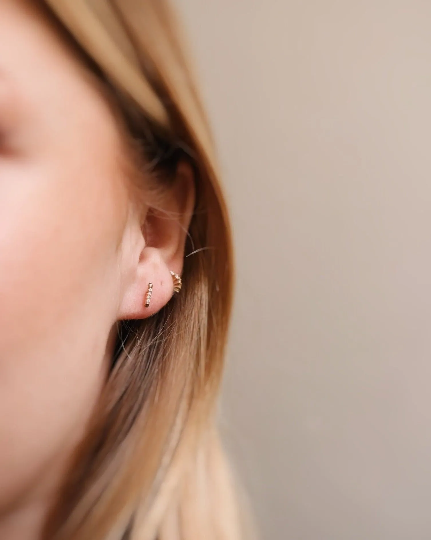 Jade Petite 18K Gold, Whitegold or Rosegold Stud w. Diamonds