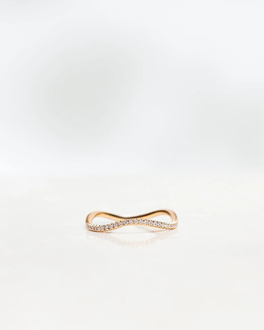 Jade Wave 18K Gold, Whitegold or Rosegold Ring w. Diamonds