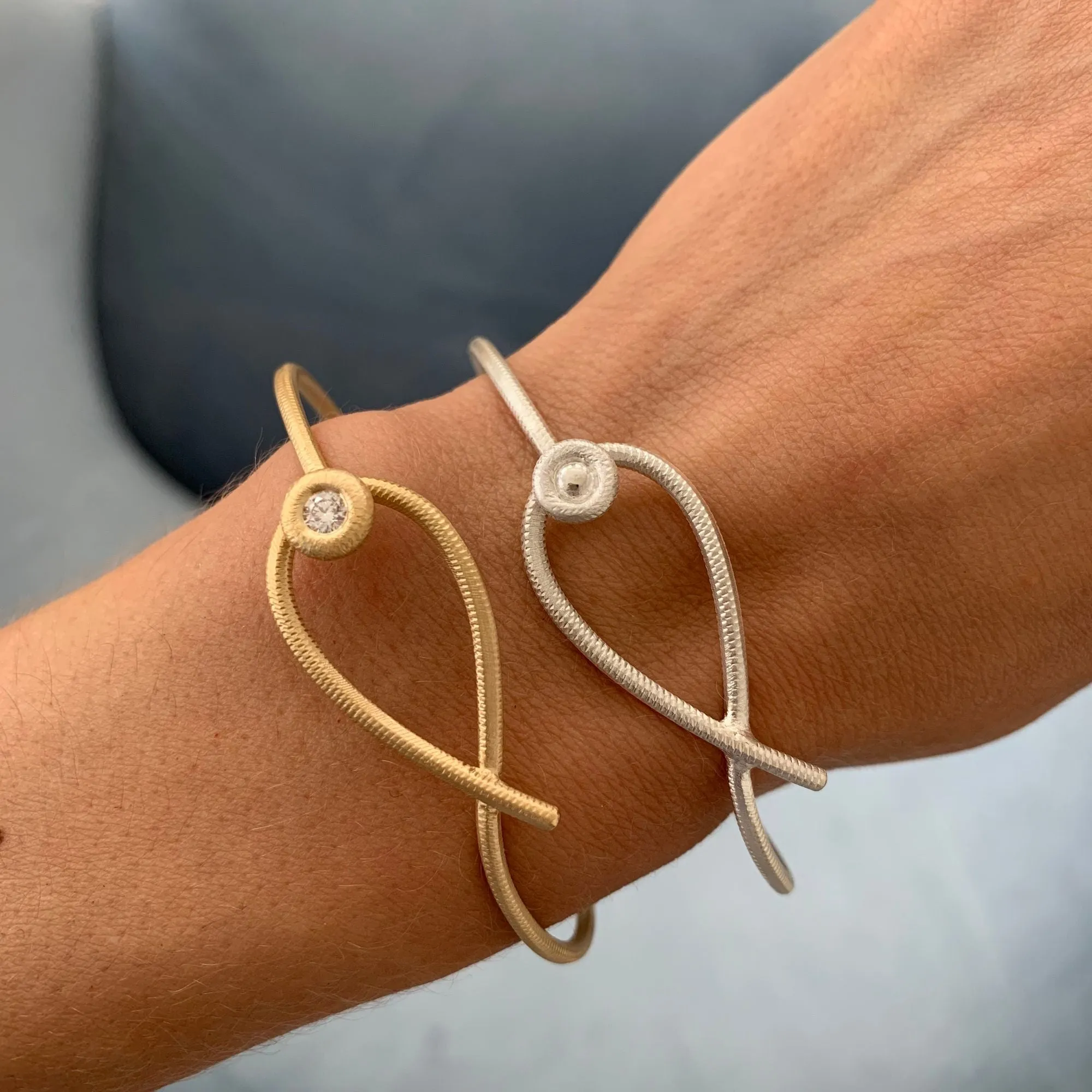 Kharisma 18K Gold Bangle w. Diamond