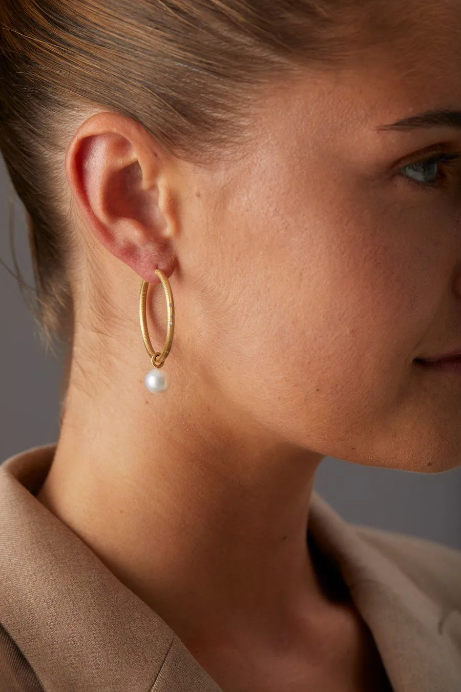 Large Esme 18K Gold Hoops w. Diamonds