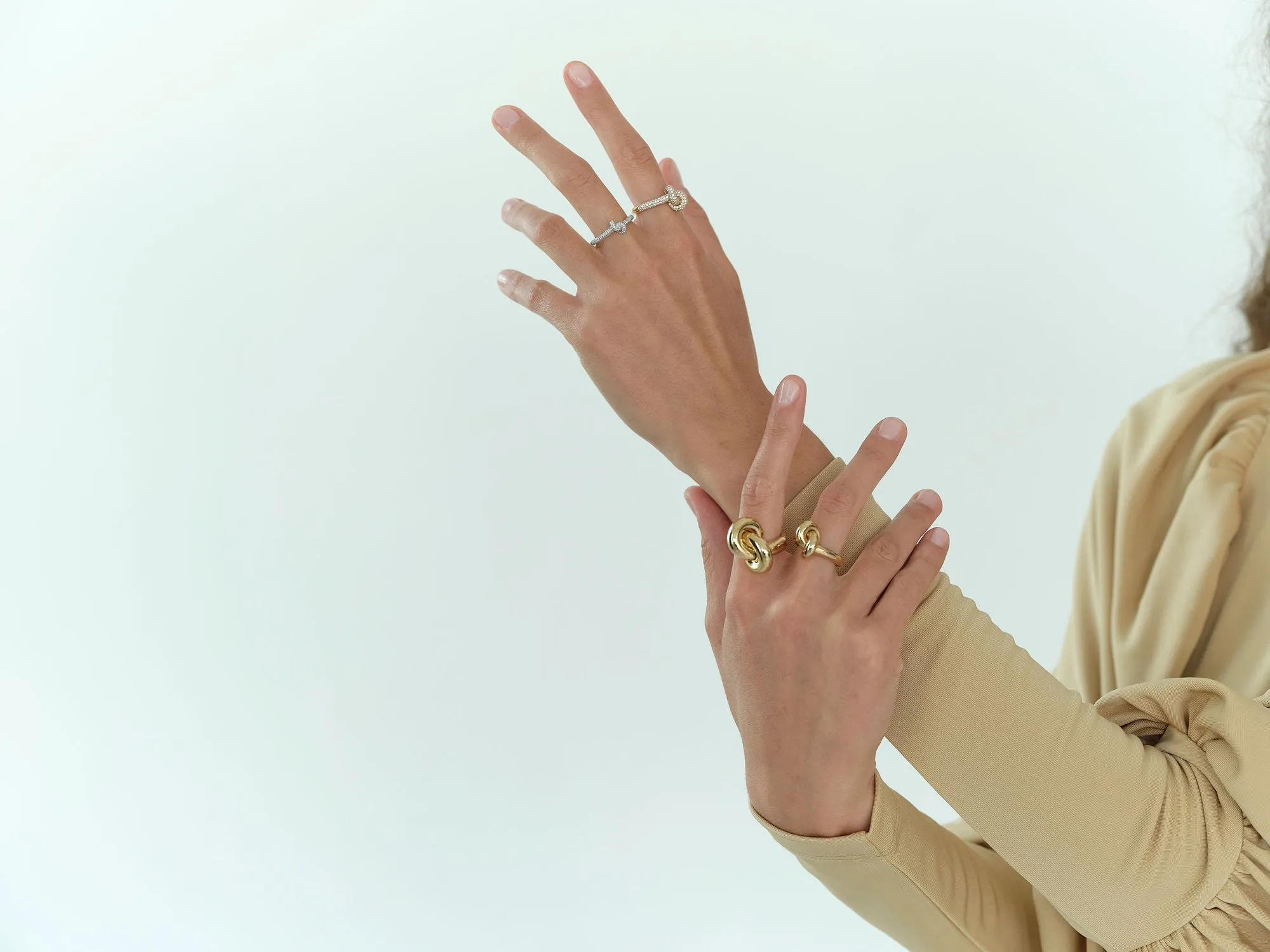 Legacy Knot Small (Tight) 18K Gold Ring w. Diamonds
