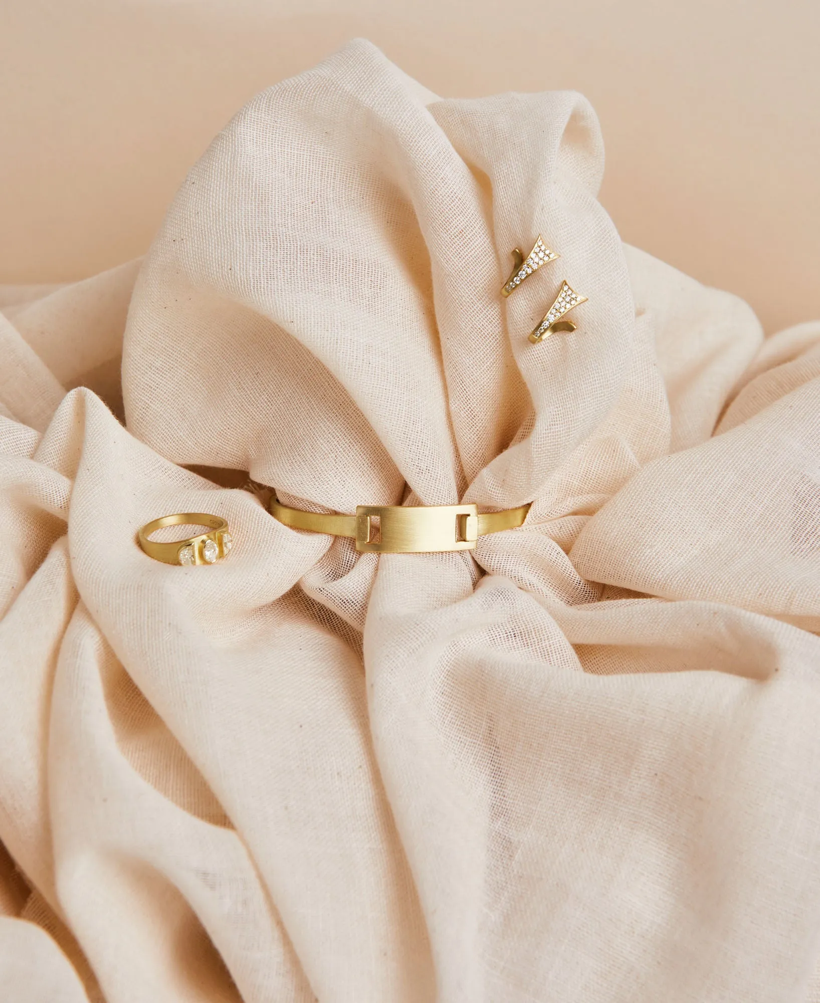 Luna 18K Gold Ring w. Diamonds
