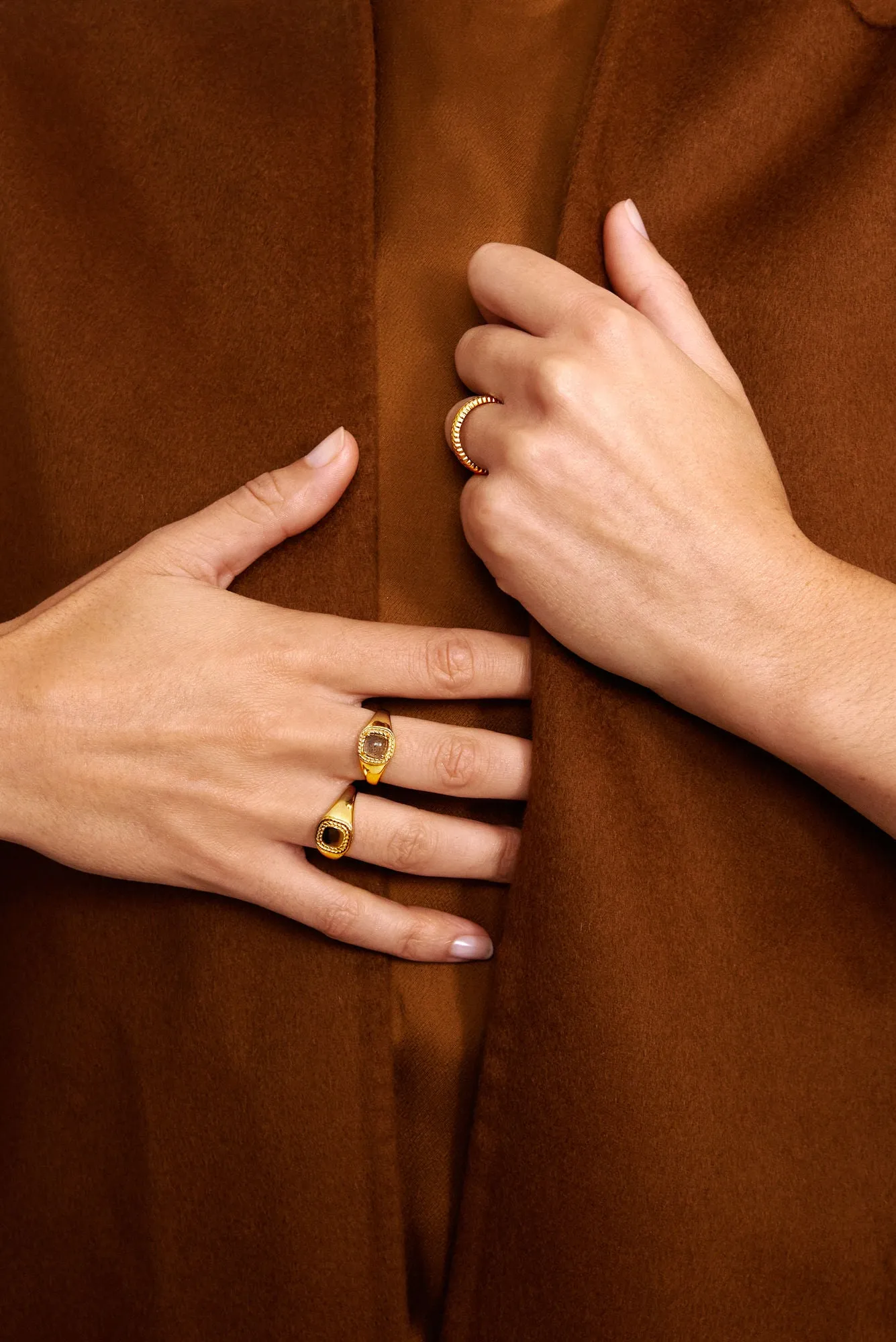 Mirage 18K Gold Plated Ring w. Laboradorite