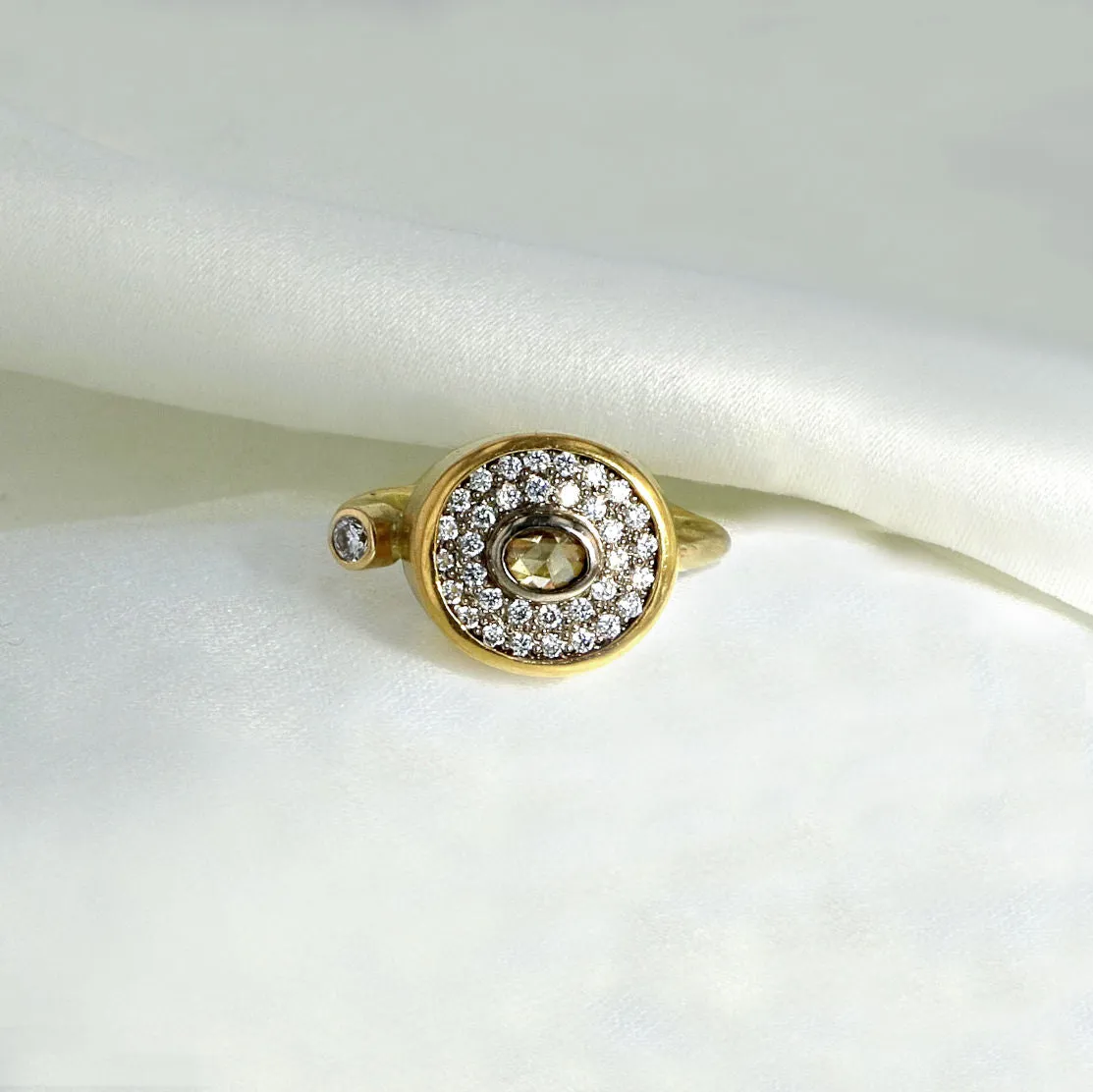 Pavé small Cocktail 18K & 22K Gold Ring w. Diamonds