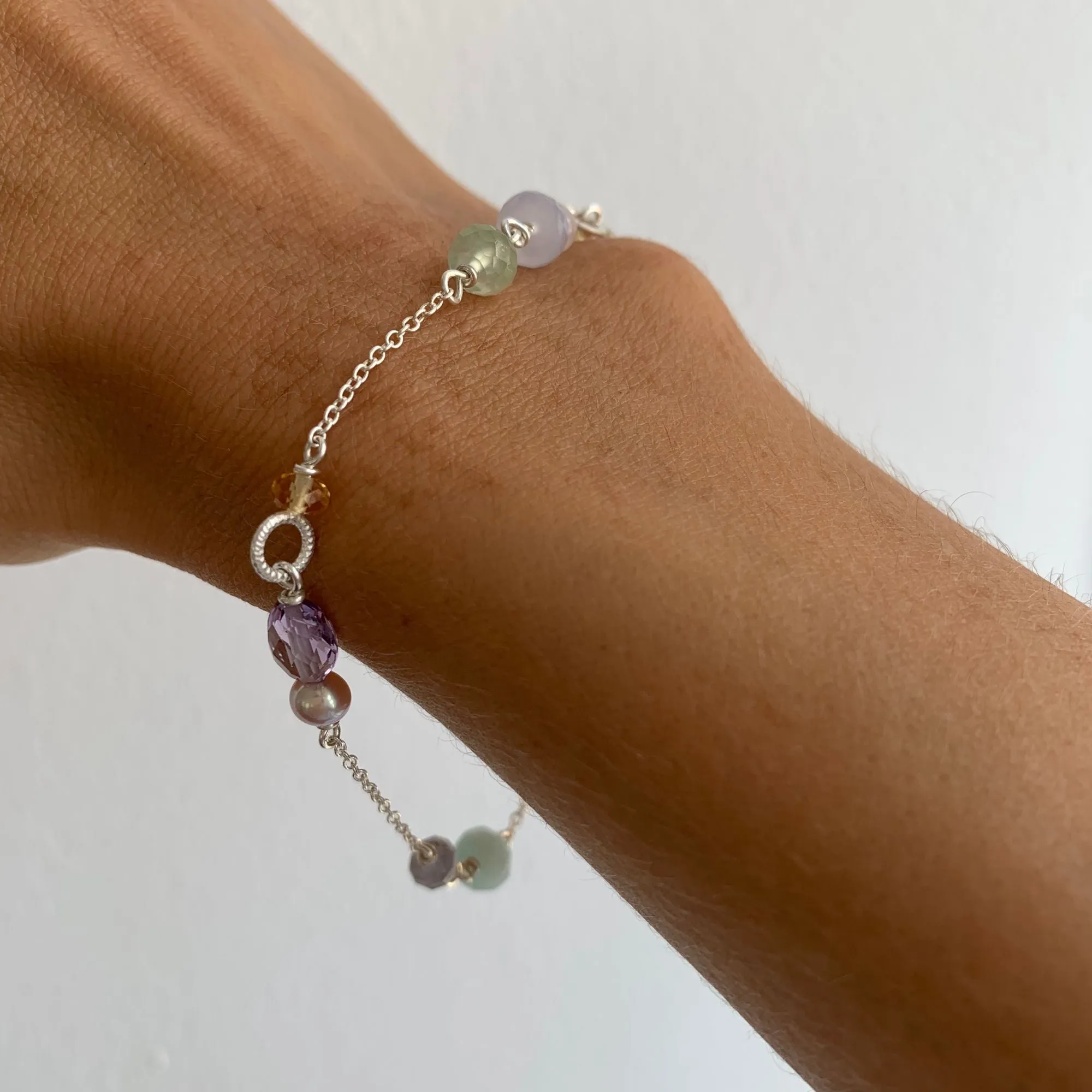 Piccolo 18K Gold Bracelet w. Aquamarine, Chalcedony, Citrin & Quartz