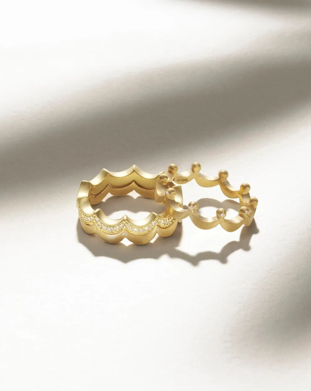 Royal 18K Whitegold Ring w. Diamonds