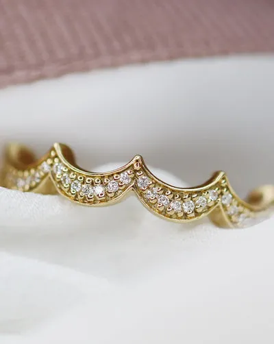 Royal 18K Whitegold Ring w. Diamonds