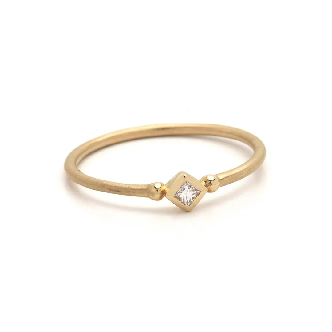 Sana 14K Gold Ring w. Diamond