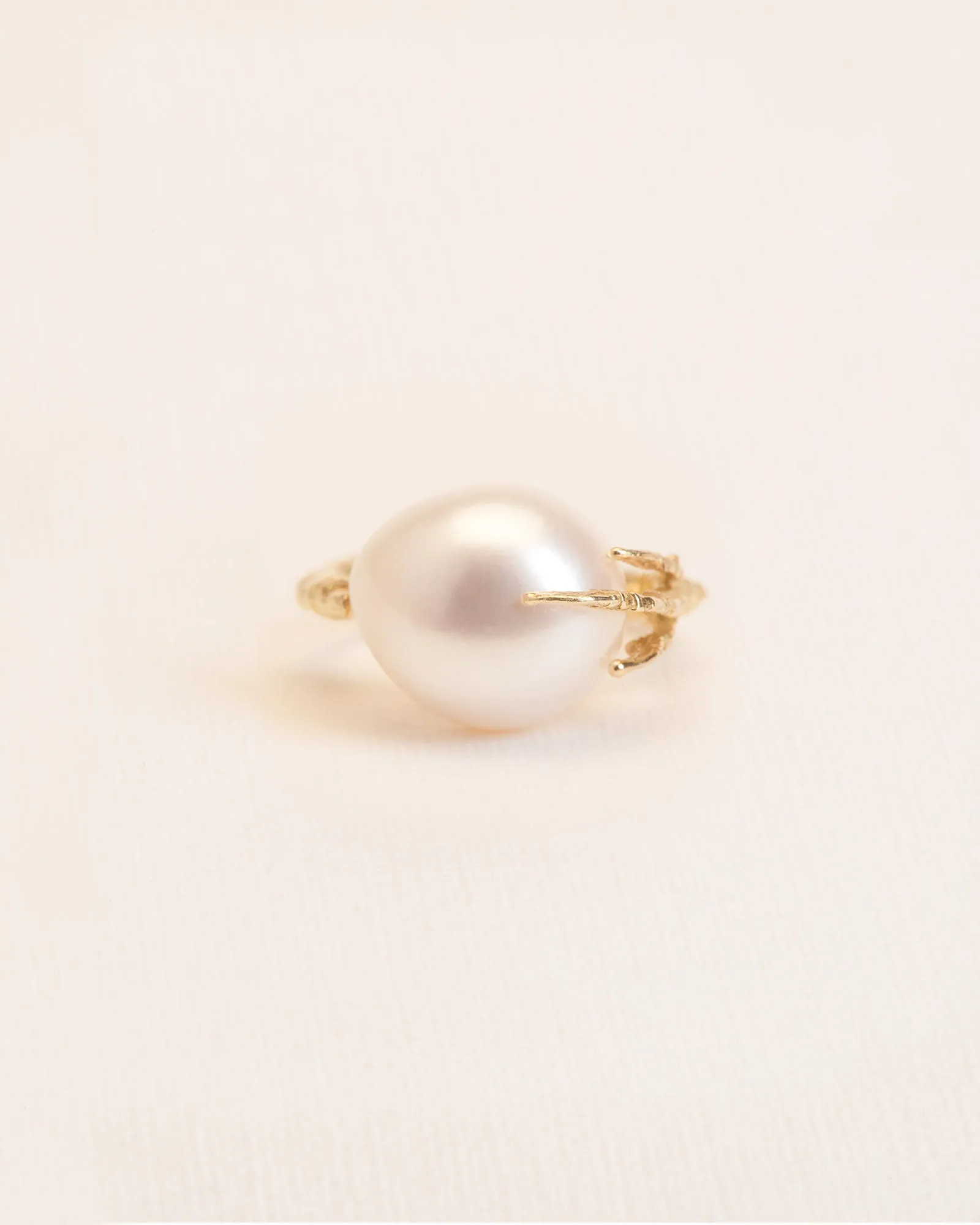 Signature grigri 18K Gold Ring w. Pearl