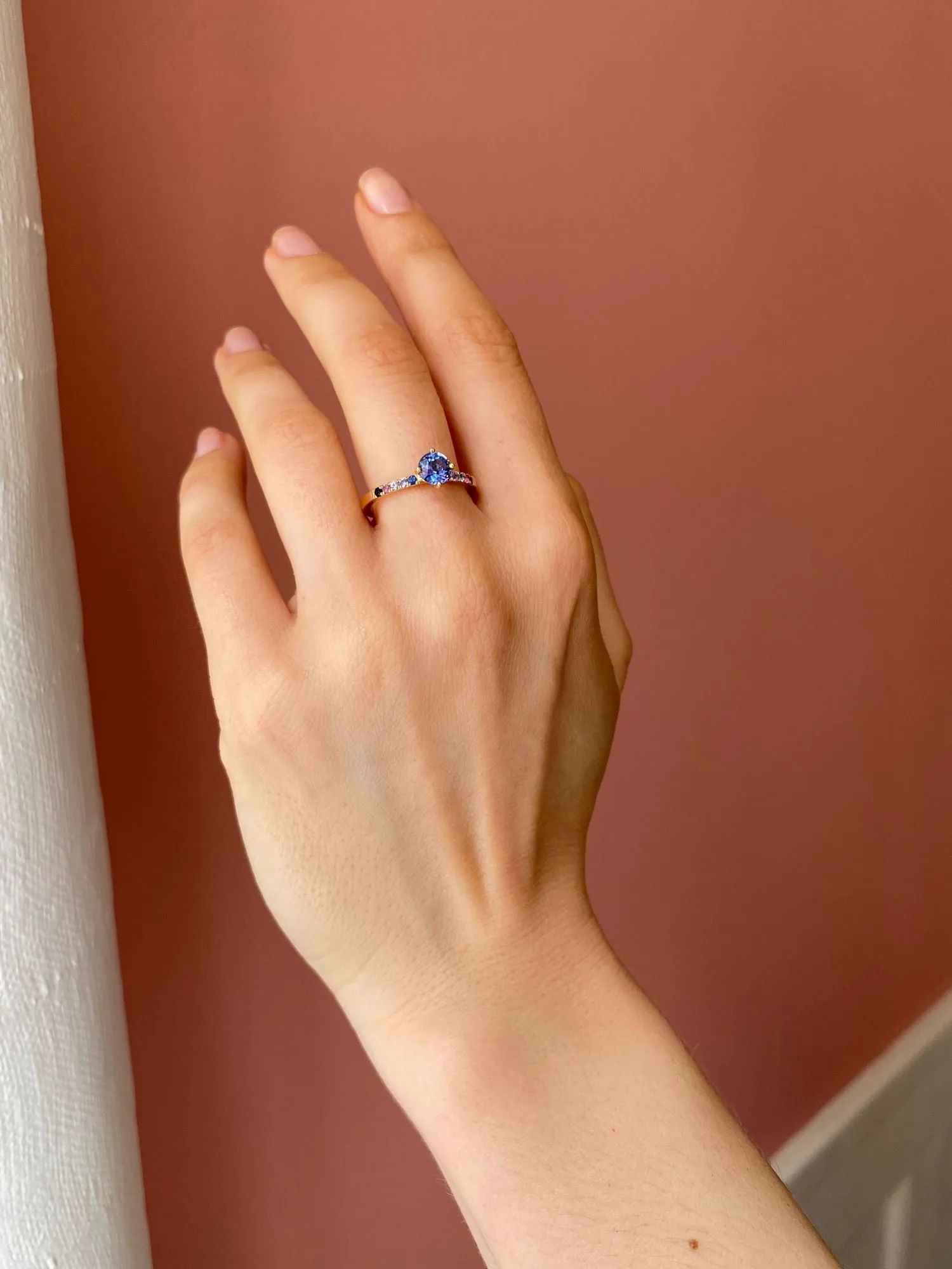 SOLD OUT Monara Nil 18K Gold Ring w. Sapphires