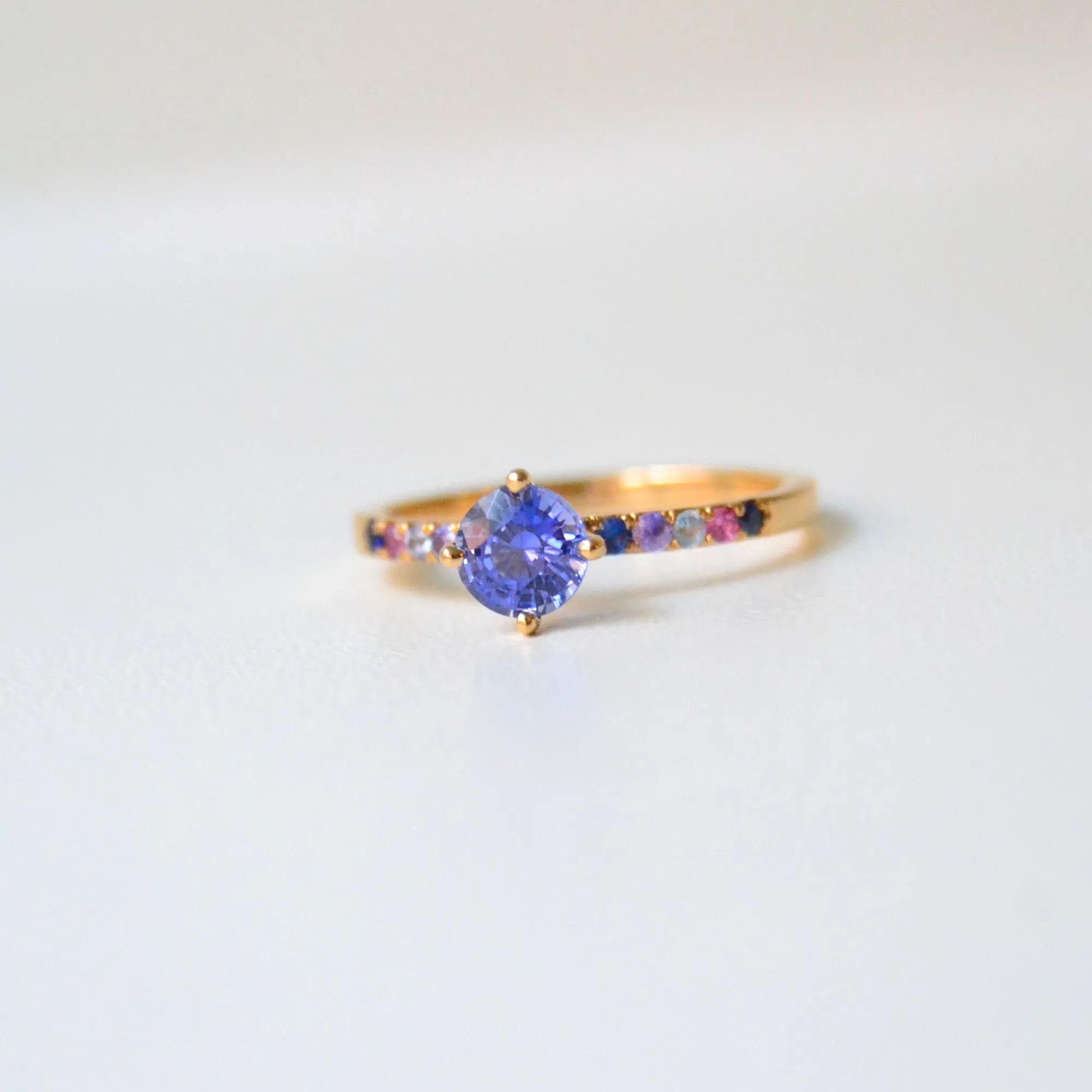 SOLD OUT Monara Nil 18K Gold Ring w. Sapphires