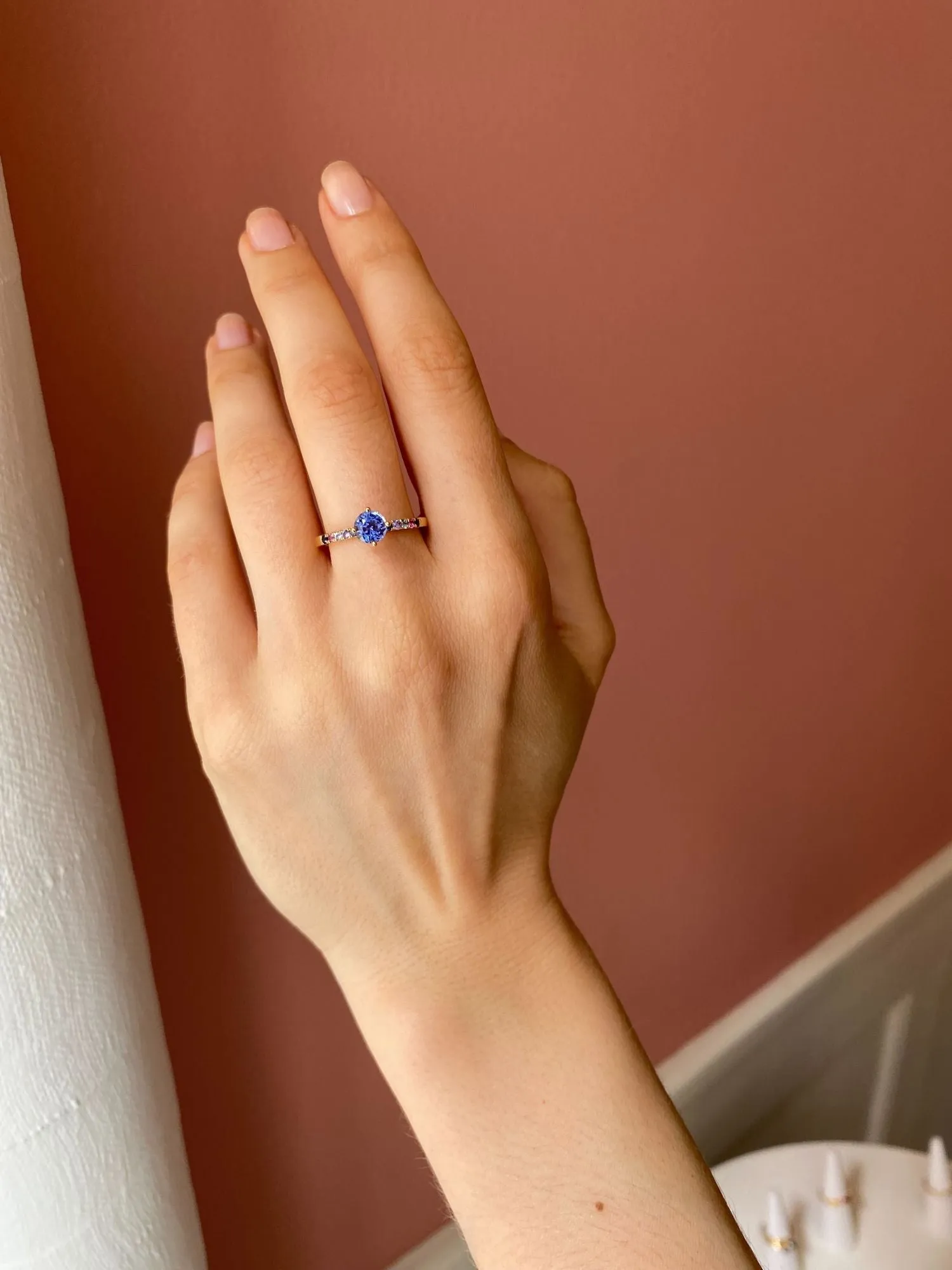 SOLD OUT Monara Nil 18K Gold Ring w. Sapphires