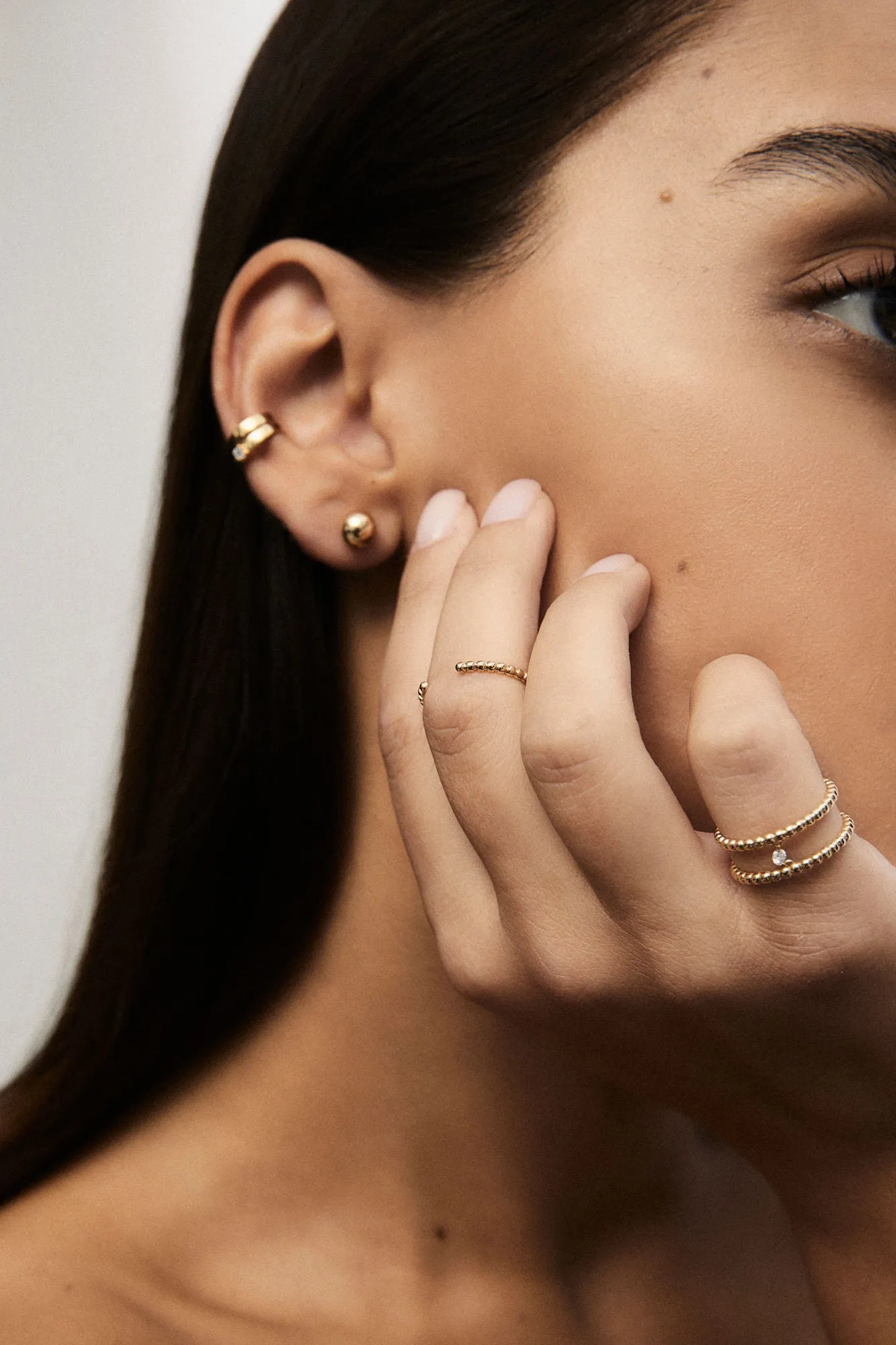 Solitaire Nude 18K Gold Earrings