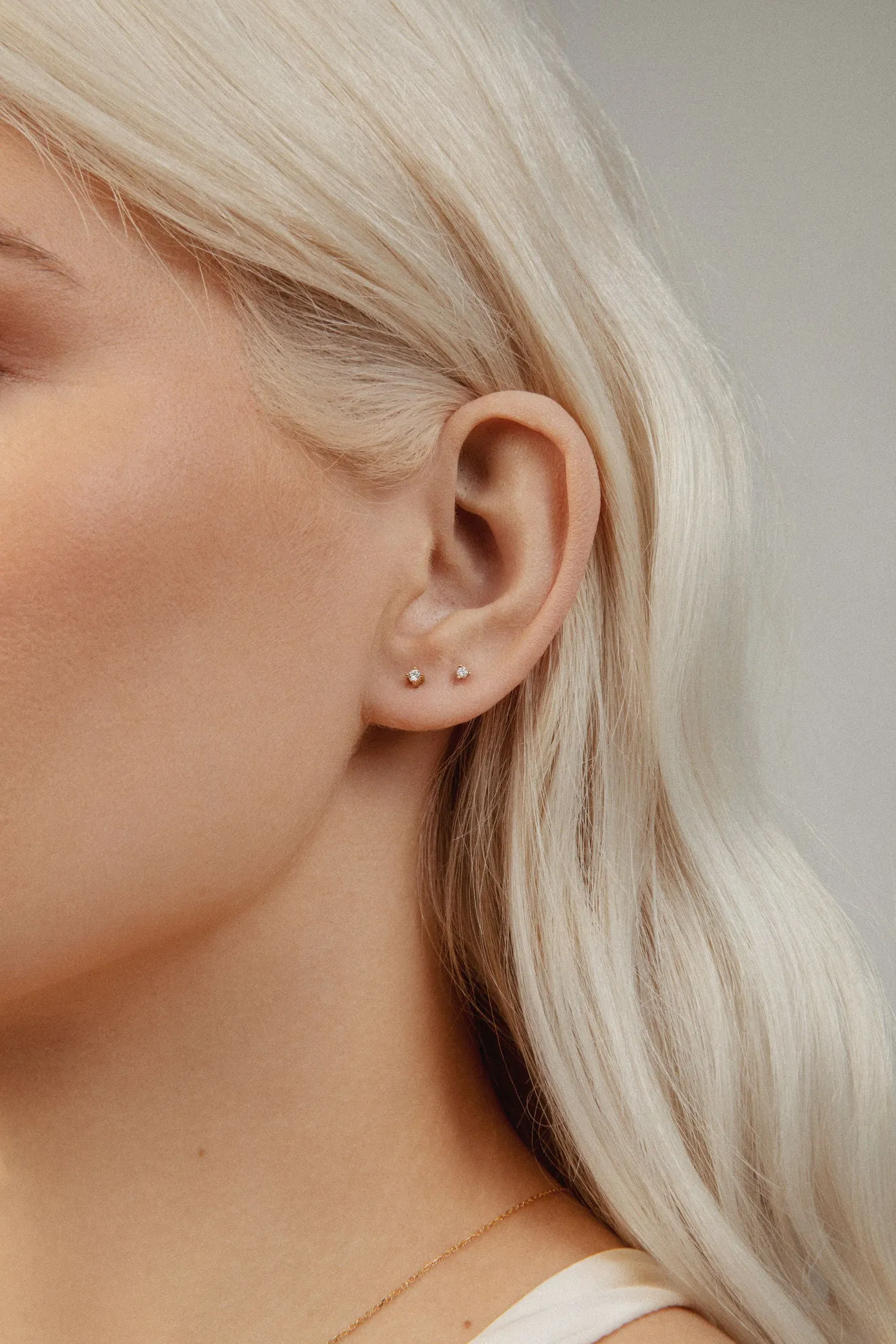 Solitaire Piercing 18K White Gold Earring w. Lab-Grown Diamonds