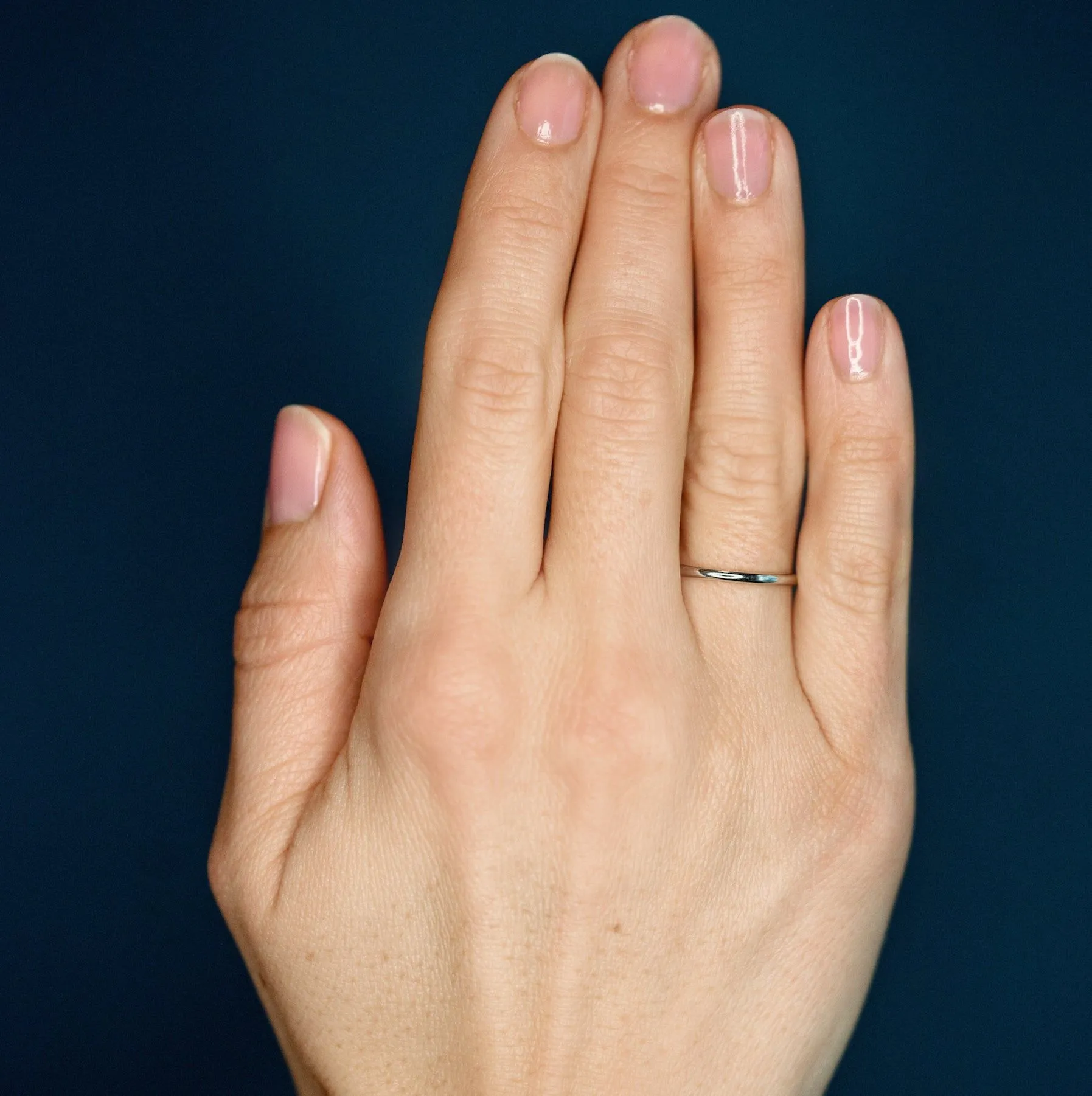 The Pure 1.5 mm 18K Gold, Whitegold or Rosegold Ring