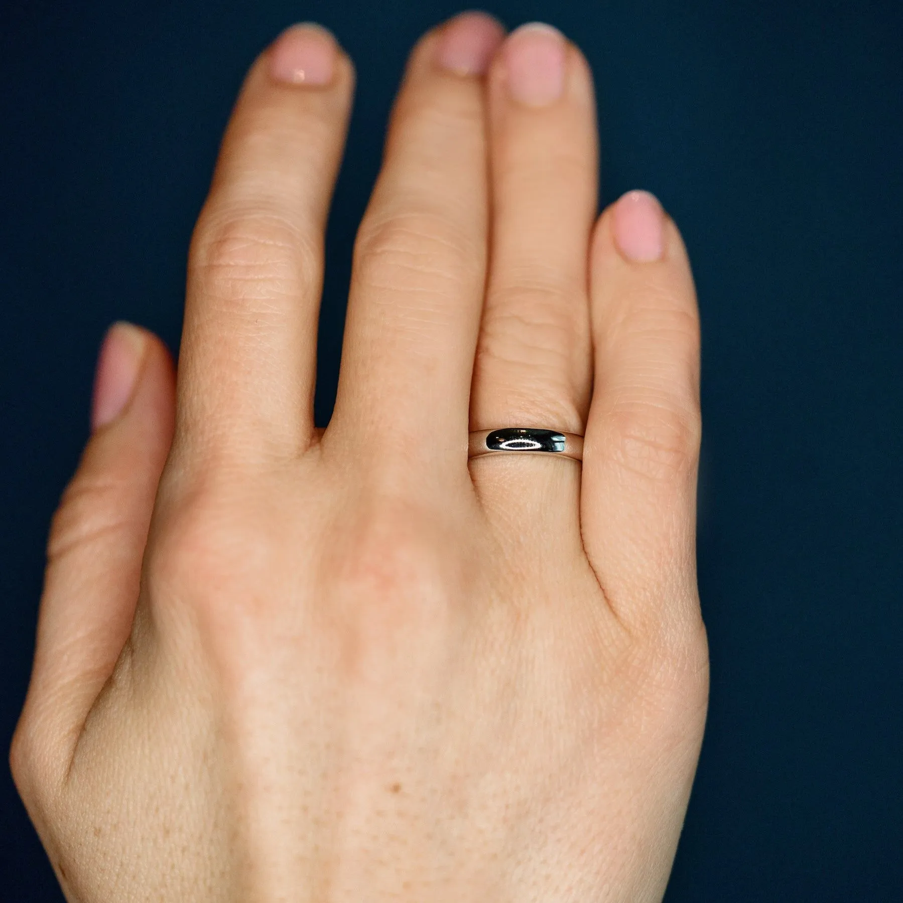 The Pure 3.5 mm 18K Gold, Whitegold or Rosegold Ring