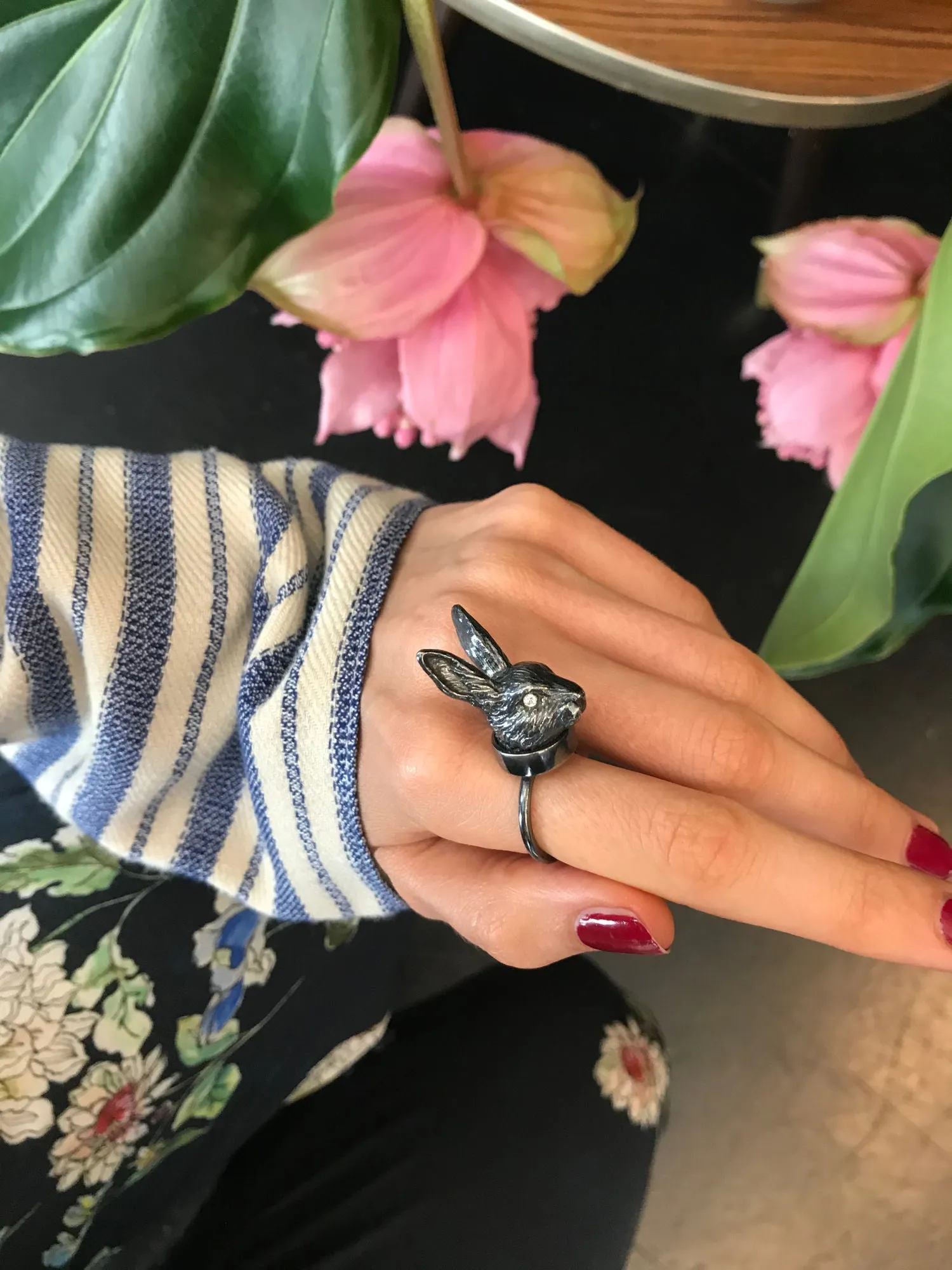 The small Moon Rabbit Silver Ring w. Diamonds